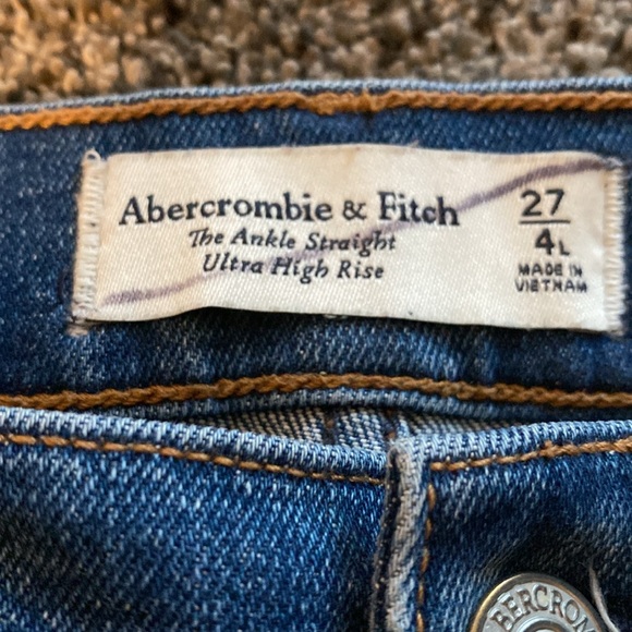 Abercrombie The Ankle Straight Ultra High Rise - Picture 2 of 3